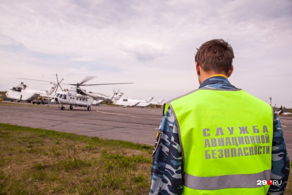 В авиапарке 2-го авиаотряда сейчас вертолеты Ми-8, Ми-26, самолеты Ан-2 и Л-410 В авиапарке 2-го авиаотряда сейчас вертолеты Ми-8, Ми-26, самолеты Ан-2 и Л-410
