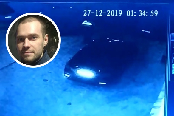 Кирилл уехал из дома в деревню, где нет связи Кирилл уехал из дома в деревню, где нет связи
