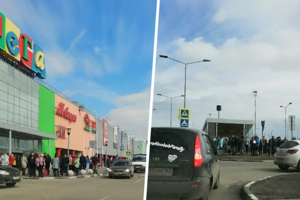 Арендаторы ТЦ и покупатели около часа провели на улице Арендаторы ТЦ и покупатели около часа провели на улице