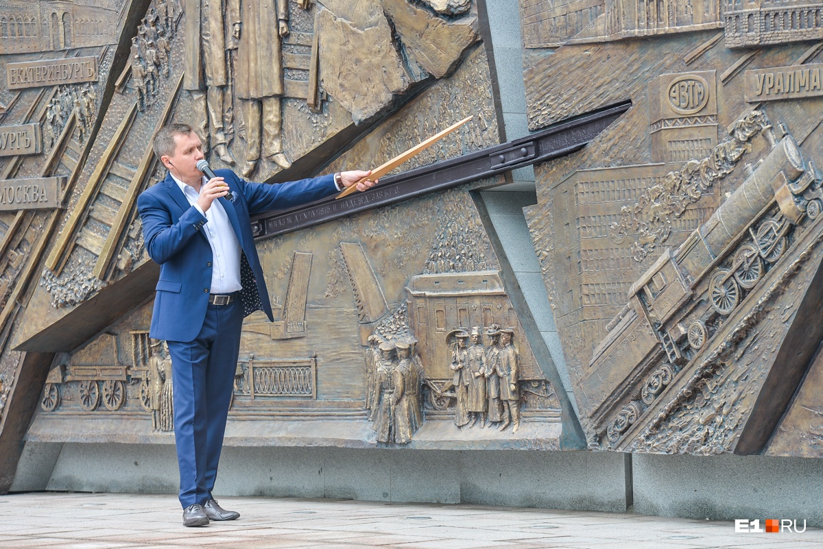 Сергей Титлинов говорит, что памятник полностью отражает важные этапы развития железной дороги Сергей Титлинов говорит, что памятник полностью отражает важные этапы развития железной дороги