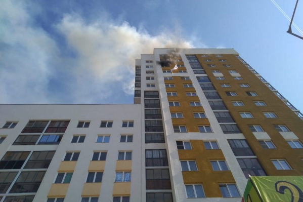 Взрыв произошел на 15-м этаже дома № 46 на Мехренцева Взрыв произошел на 15-м этаже дома № 46 на Мехренцева