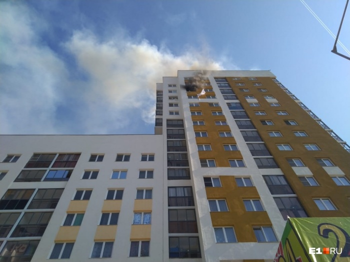 Взрыв произошел на 15-м этаже дома № 46 на Мехренцева Взрыв произошел на 15-м этаже дома № 46 на Мехренцева
