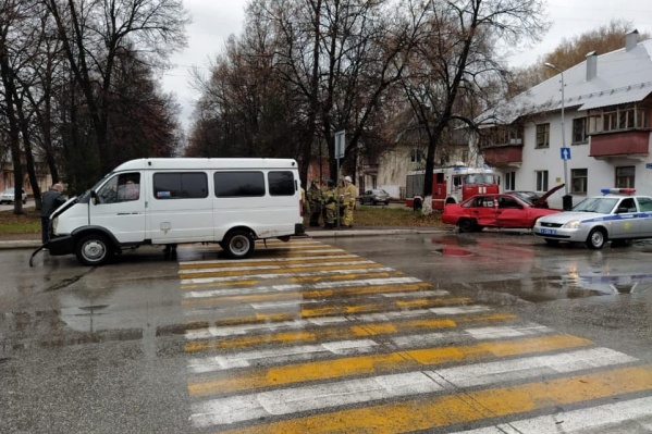 В аварию попал микроавтобус 36-го маршрута В аварию попал микроавтобус 36-го маршрута