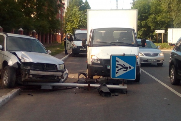 Специалисты СМЭУ уже выехали на место аварии, чтобы оценить ущерб Специалисты СМЭУ уже выехали на место аварии, чтобы оценить ущерб