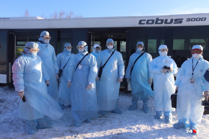 Первыми на земле самолёт должны встречать медицинская служба аэропорта, пограничники и Роспотребнадзор Первыми на земле самолёт должны встречать медицинская служба аэропорта, пограничники и Роспотребнадзор