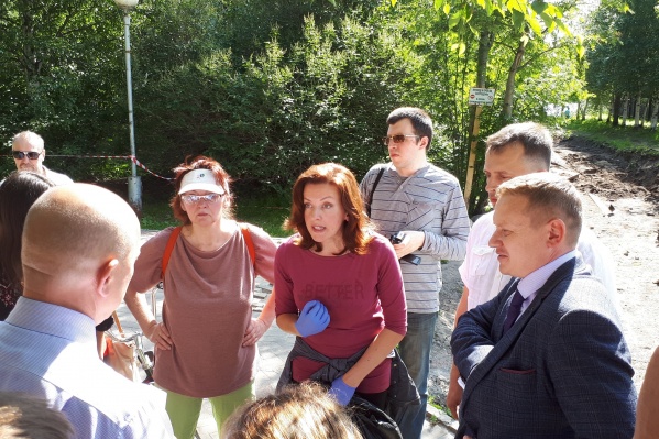 Общественники встретились с представителями власти, в следующий четверг — новая встреча Общественники встретились с представителями власти, в следующий четверг — новая встреча
