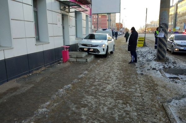 Дорога, по которой ехал омич, была чистой Дорога, по которой ехал омич, была чистой