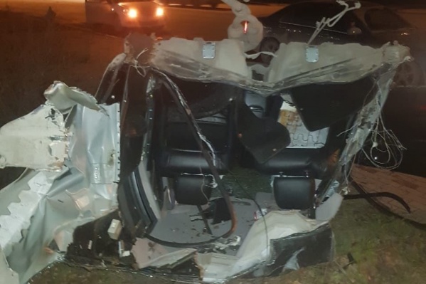 Автомобиль развалился на две части Автомобиль развалился на две части