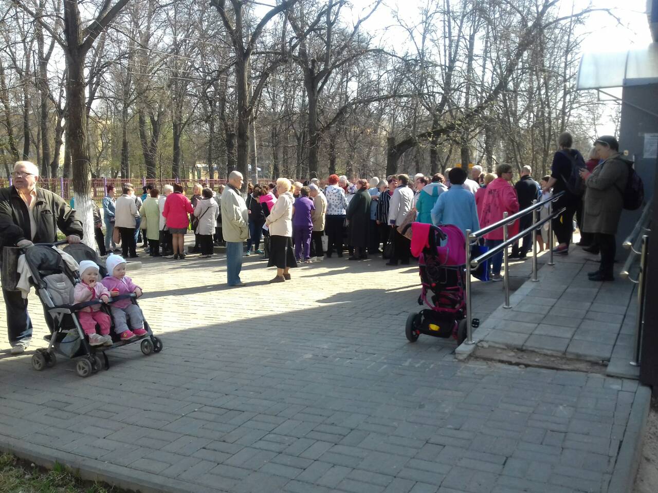 Число участников митинга постепенно растёт Число участников митинга постепенно растёт