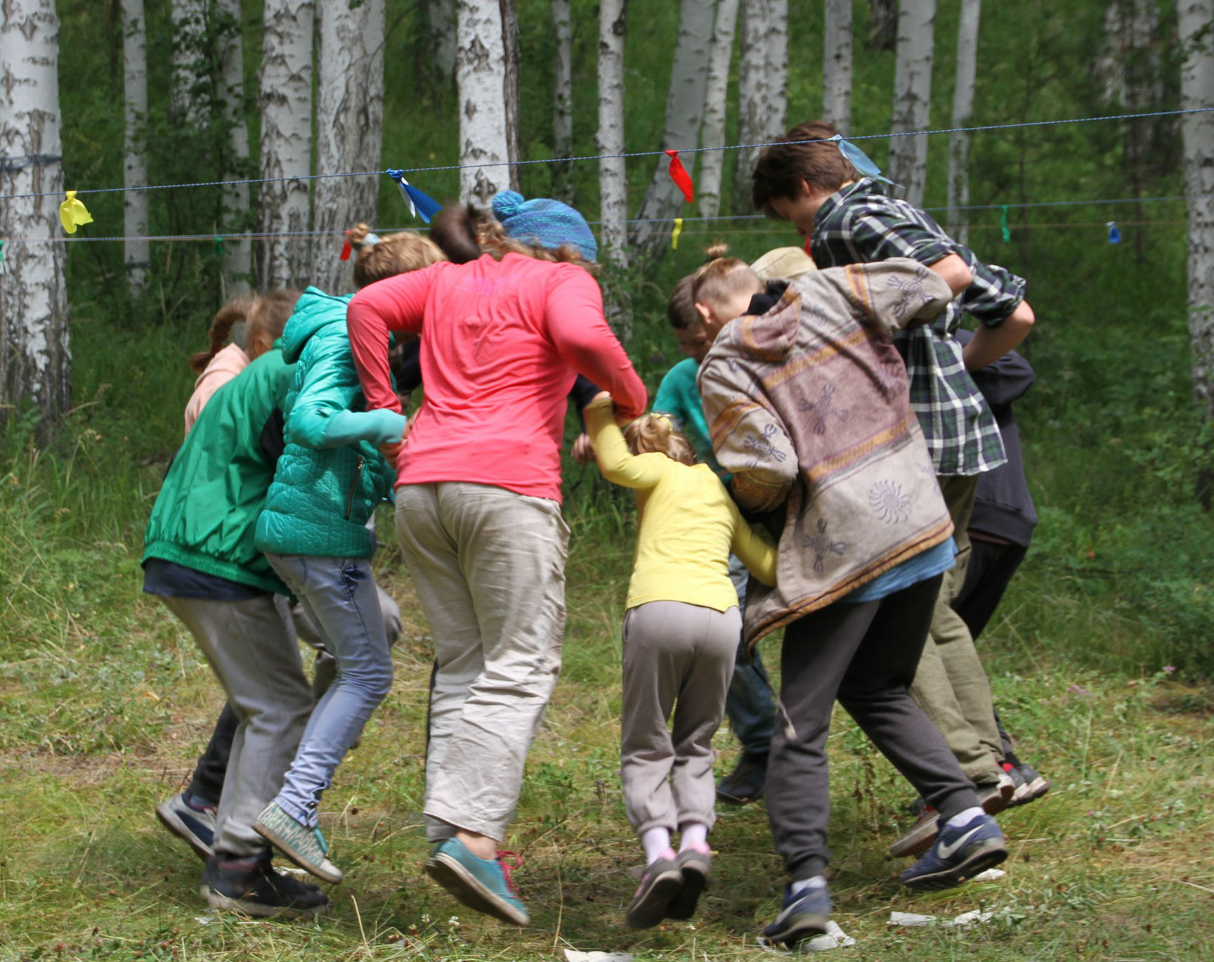 «Детей грозили увезти в приют»: под Челябинском после трагедии в «Холдоми» закрыли палаточный лагерь
