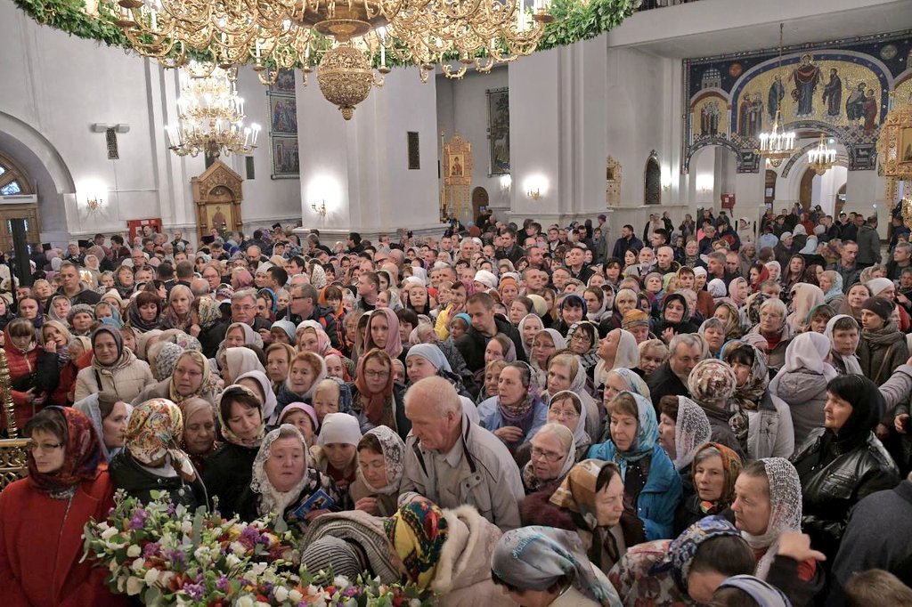 Участниками всенощного бдения в Тольятти стали тысячи прихожан Участниками всенощного бдения в Тольятти стали тысячи прихожан