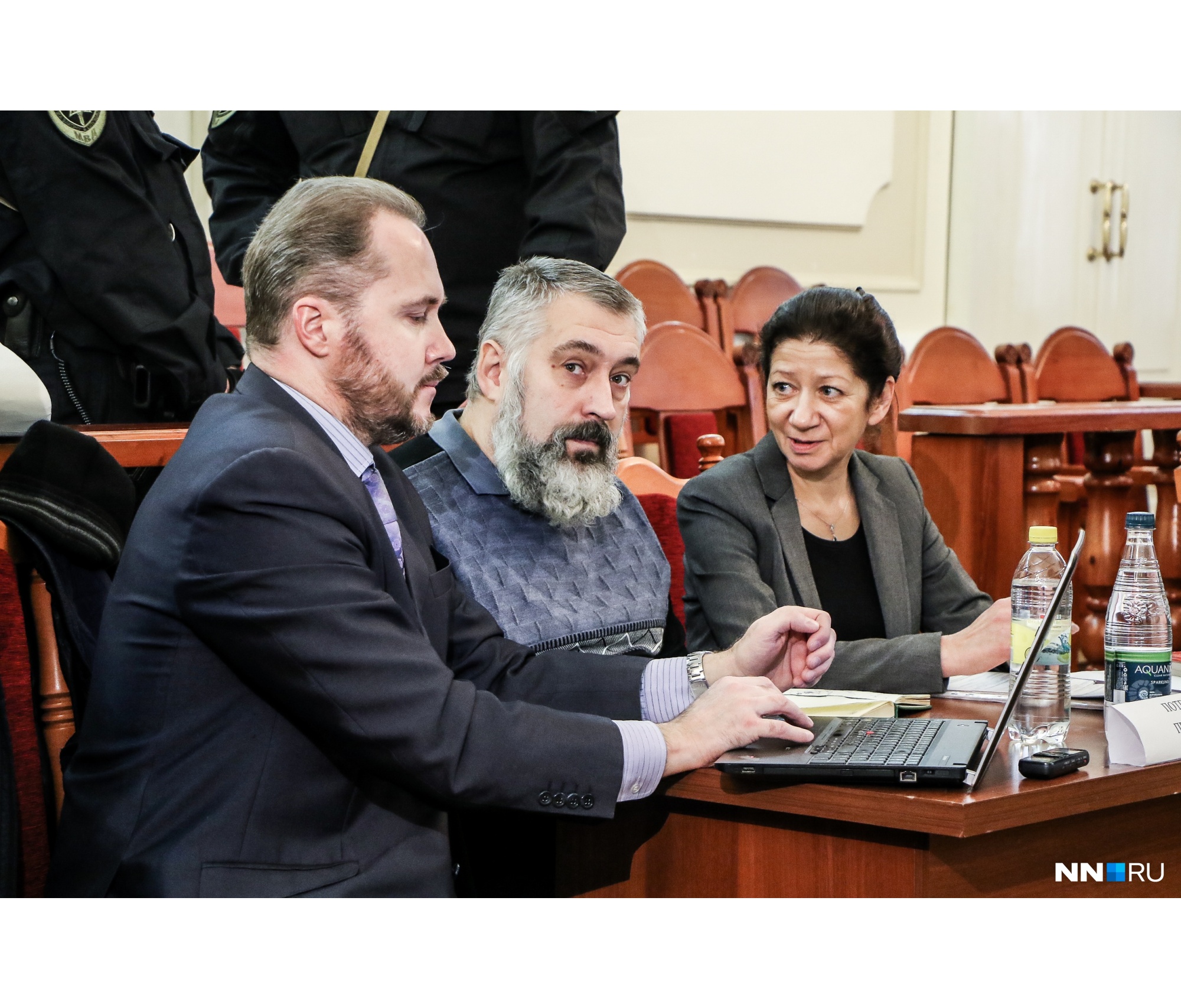 Пострадавшего Александра Новоселова на суде сопровождали два адвоката Пострадавшего Александра Новоселова на суде сопровождали два адвоката