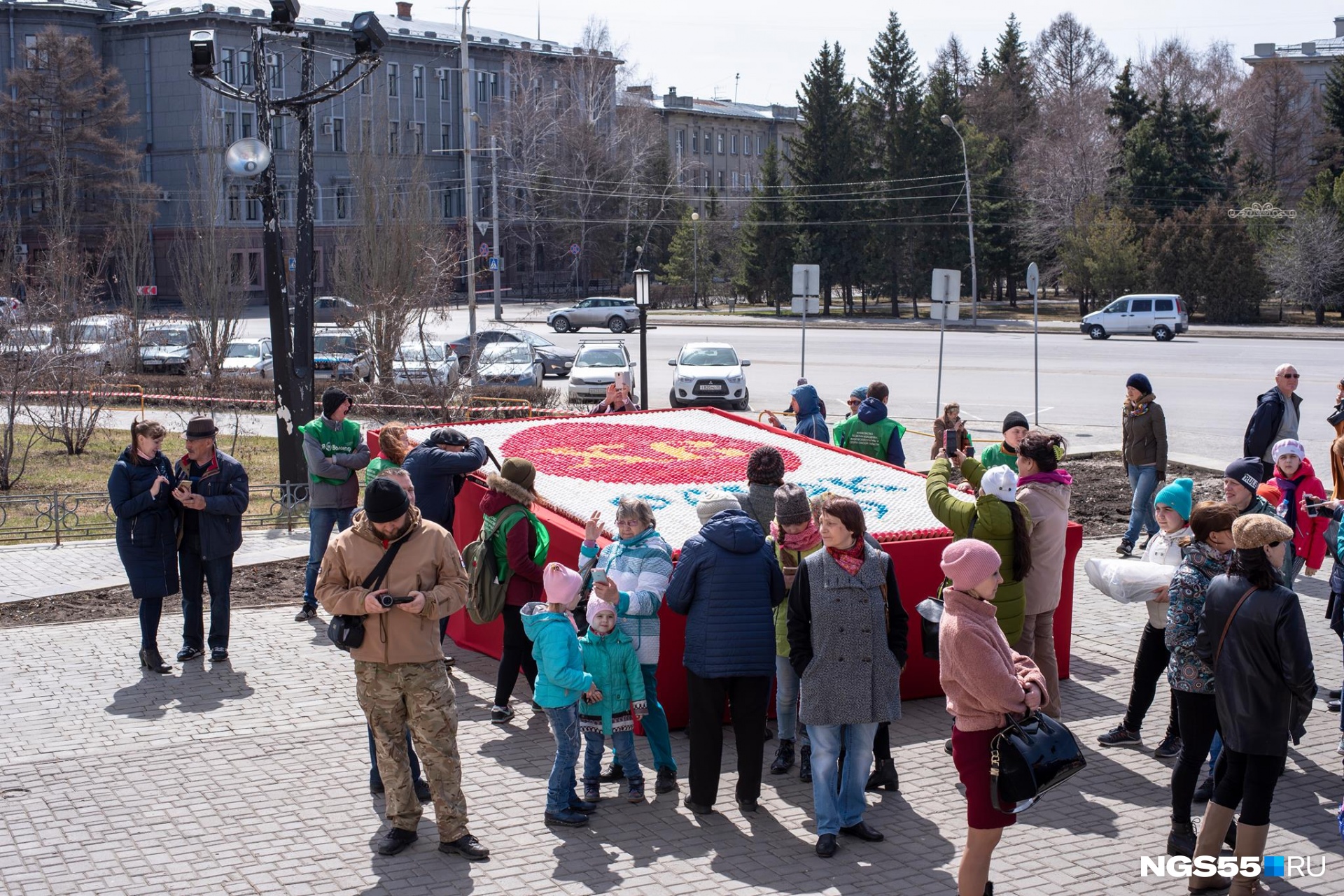 В Омске вместо гигантских куличей решили удивить верующих <a href="https://ngs55.ru/news/more/66071803" target="_blank" class="_">картиной из крашеных яиц</a> — получилось эффектно В Омске вместо гигантских куличей решили удивить верующих <a href="https://ngs55.ru/news/more/66071803" target="_blank" class="_">картиной из крашеных яиц</a> — получилось эффектно