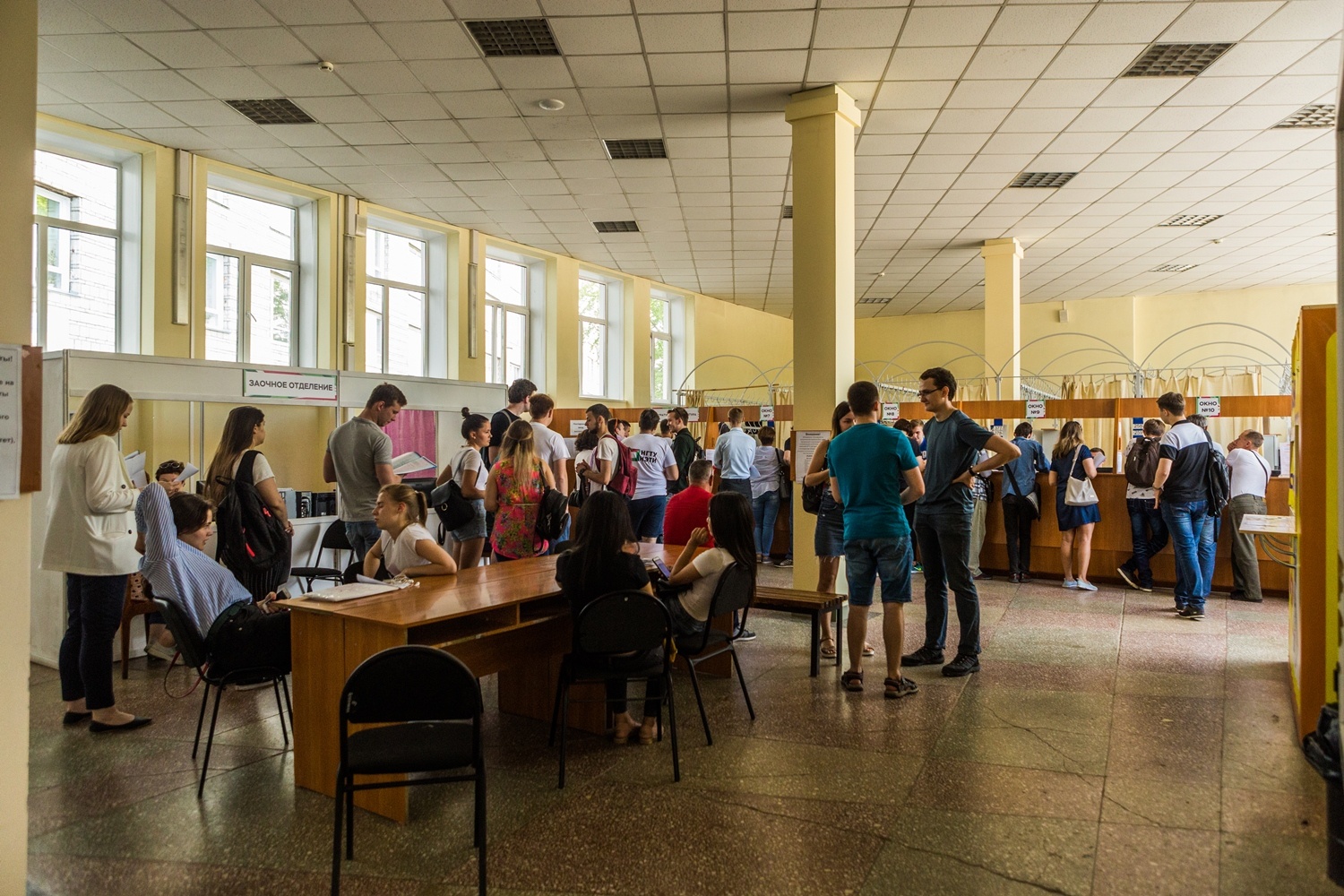 Самый пик подачи документов — будни с 11:00 до 14:00, замечают работники приёмных комиссий Самый пик подачи документов — будни с 11:00 до 14:00, замечают работники приёмных комиссий 