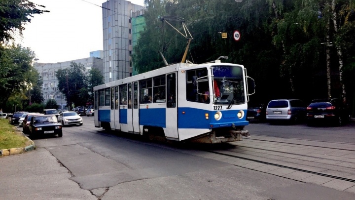 Не ждите трамваев и троллейбусов: на улице Бекетова ограничили движение транспорта