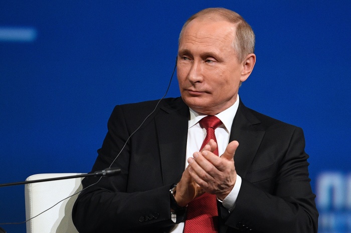 Владимир Путин подписал новый майский указ на срок до 2024 года Владимир Путин подписал новый майский указ на срок до 2024 года