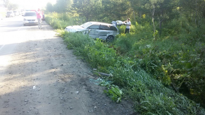 Попавшая в аварию «Тойота Калдина» улетела в кювет Попавшая в аварию «Тойота Калдина» улетела в кювет