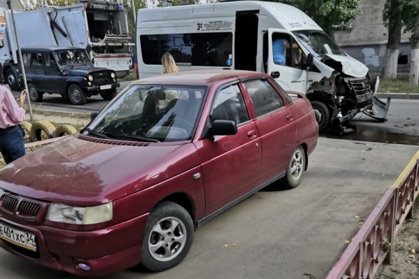 Авария случилась на улице Кузнецкой Авария случилась на улице Кузнецкой