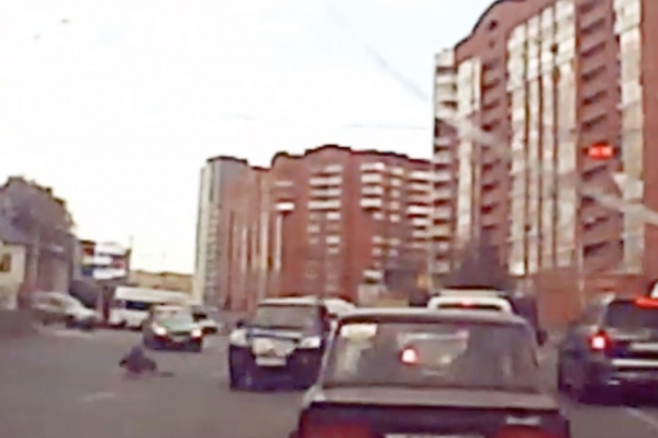 Авария произошла на оживленном перекрестке Авария произошла на оживленном перекрестке