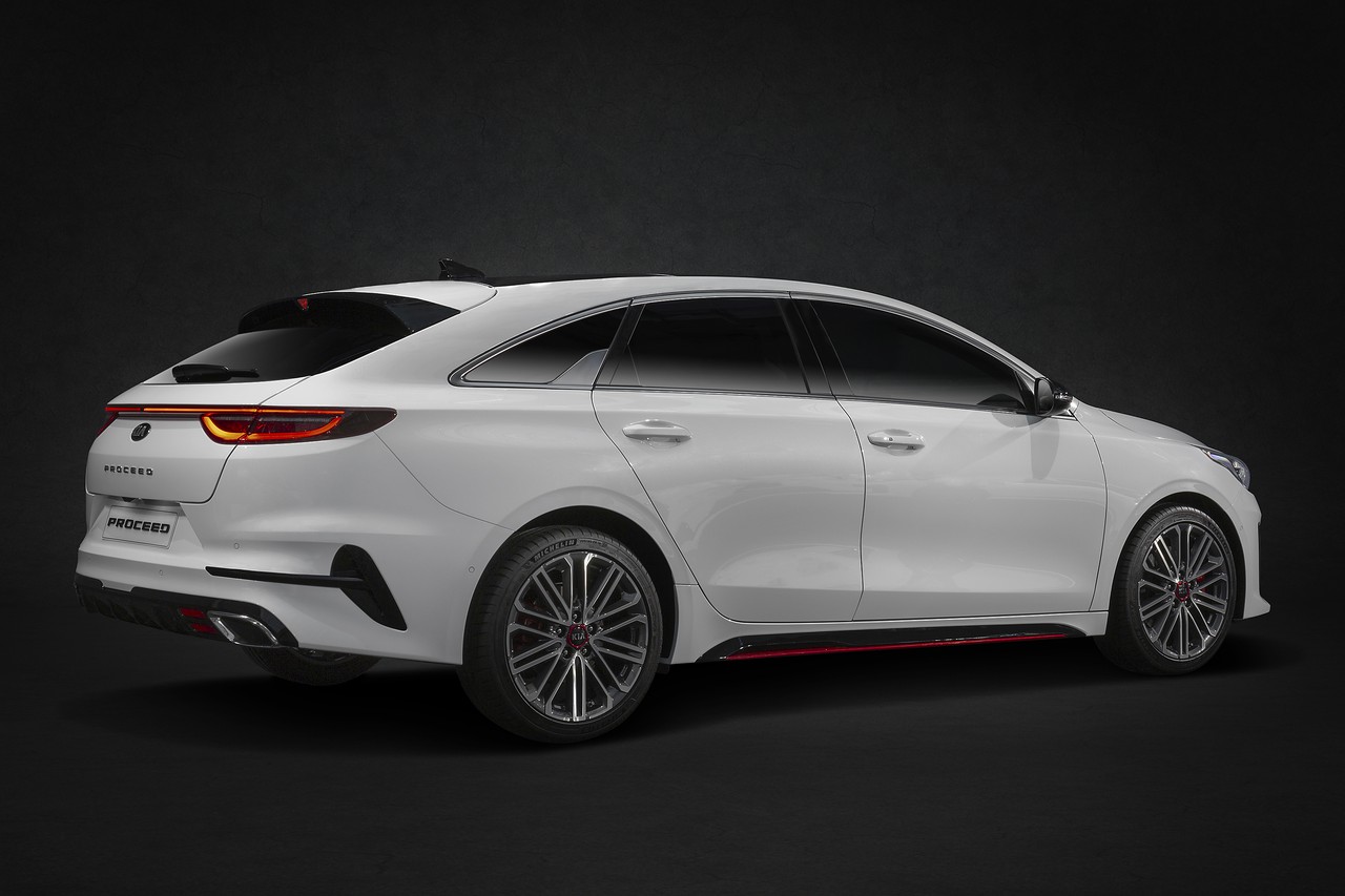 Топовая версия KIA ProCeed с 200-сильным турбомотором обойдется почти в 2 миллиона рублей Топовая версия KIA ProCeed с 200-сильным турбомотором обойдется почти в 2 миллиона рублей