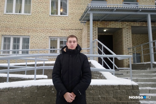 Руслан принёс девочку в квартиру и решил выяснить, что случилось Руслан принёс девочку в квартиру и решил выяснить, что случилось