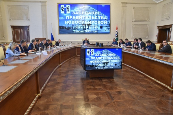 Огромный экран появится в малом зале правительства — на нём будут показывать презентации и видеоролики Огромный экран появится в малом зале правительства — на нём будут показывать презентации и видеоролики