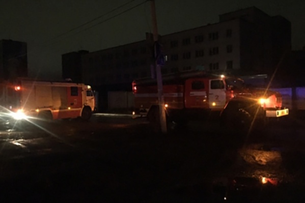 МЧС сообщает, что пожар удалось потушить с помощью огнетушителей МЧС сообщает, что пожар удалось потушить с помощью огнетушителей 