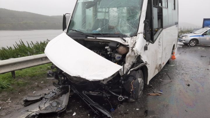 Шесть пассажиров маршрутки пострадали в крупной аварии на Южном Урале