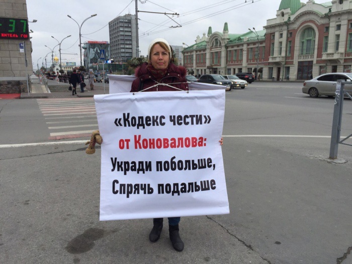 Татьяна пояснила, что не может рассказывать подробности своей истории, потому что пикет заявлен как «молчаливый» Татьяна пояснила, что не может рассказывать подробности своей истории, потому что пикет заявлен как «молчаливый»