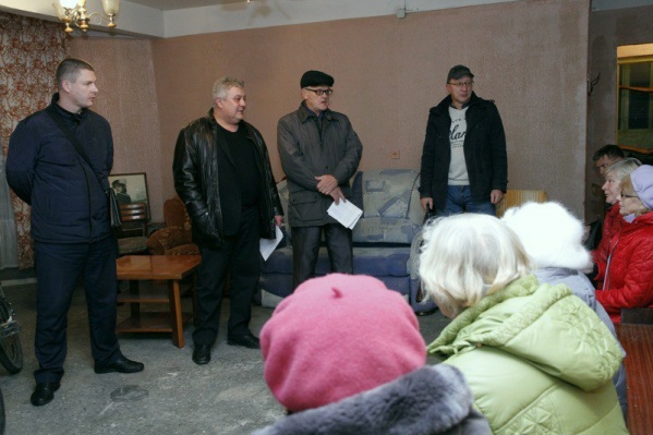 Леонид Поляков — второй слева Леонид Поляков — второй слева