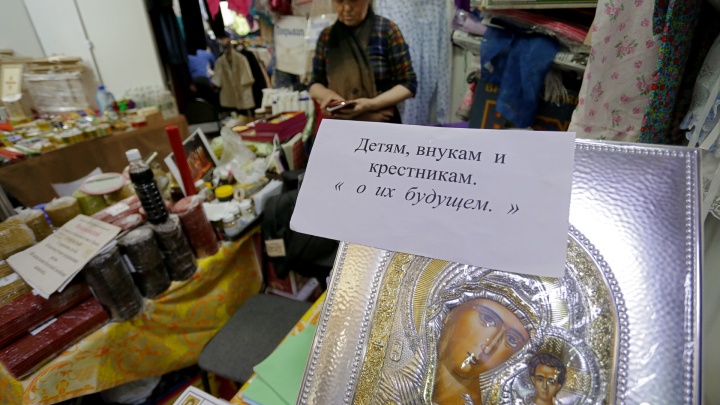 «Чего лукавить — всё из-за денег»: репортаж с пасхальной выставки в Челябинске, которую забанила РПЦ