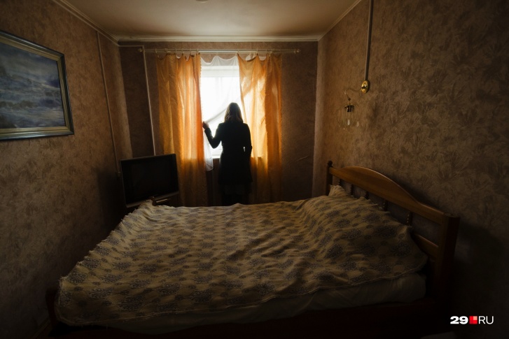 Часто женщина не может вырваться из ситуации домашнего насилия без помощи психологов, поскольку муж не только бьет ее, но и подавляет морально Часто женщина не может вырваться из ситуации домашнего насилия без помощи психологов, поскольку муж не только бьет ее, но и подавляет морально