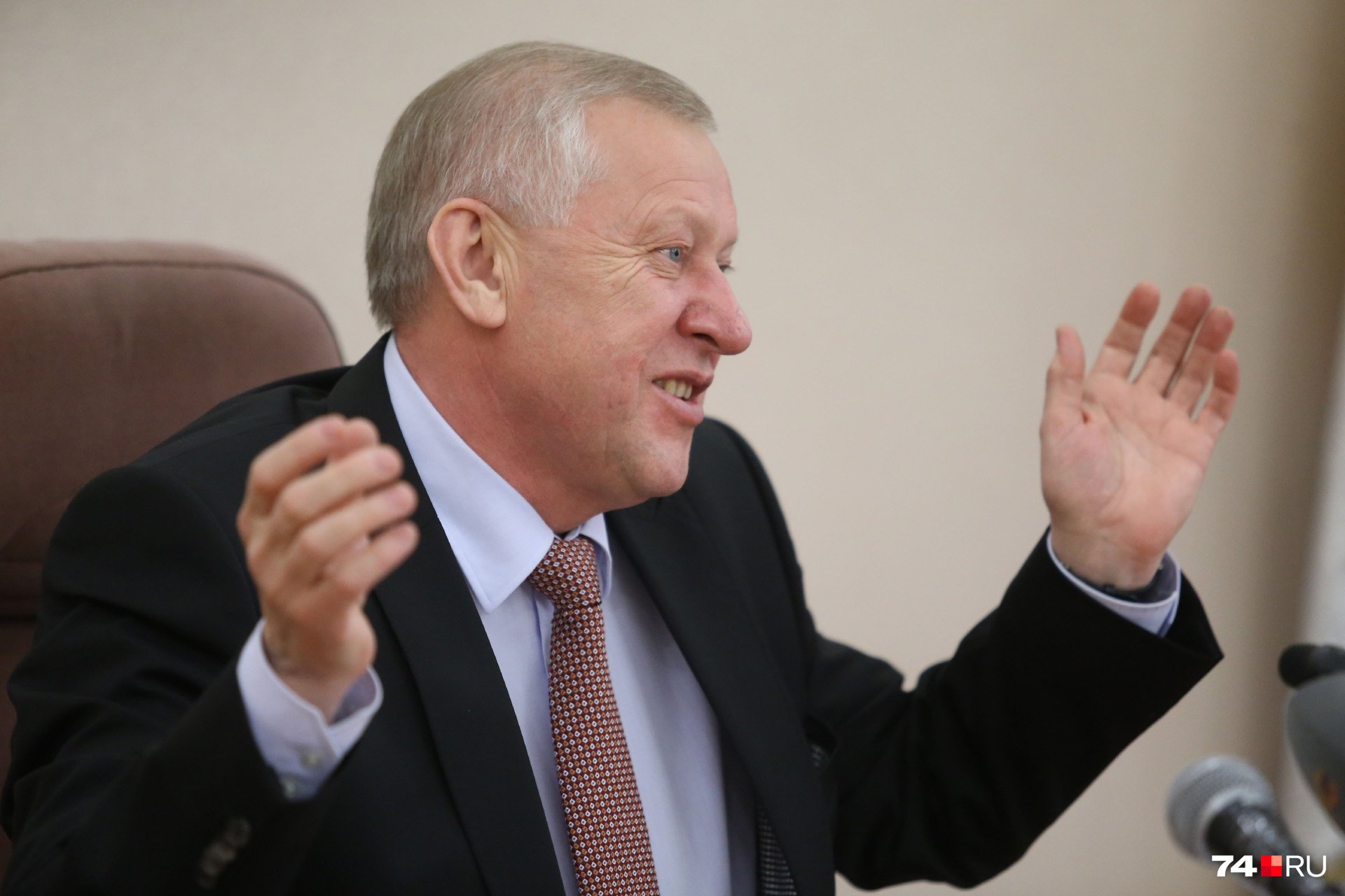 Несмотря на трудности, глава города всегда демонстрировал приподнятое настроение Несмотря на трудности, глава города всегда демонстрировал приподнятое настроение