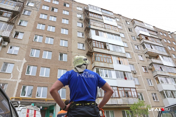 Девочка угодила в неприятности в одном из уфимских дворов Девочка угодила в неприятности в одном из уфимских дворов