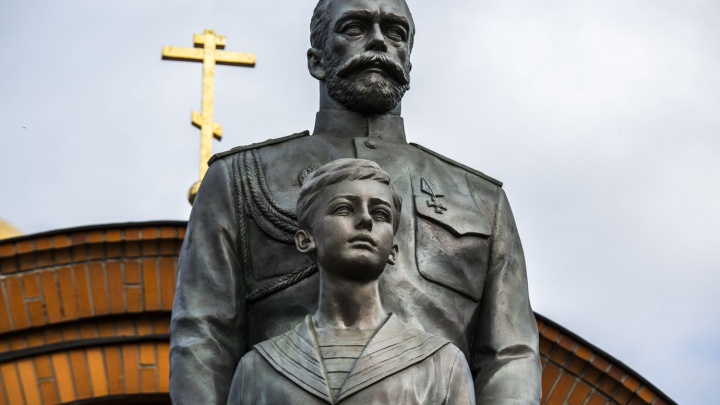 Скандальной скульптуре цесаревича Алексея у храма на Красном проспекте сделали новое лицо