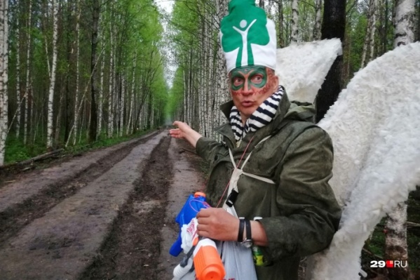 В комиксе Древарх подчиняется Цукербергу и призывает болотного бога — духа Шиеса В комиксе Древарх подчиняется Цукербергу и призывает болотного бога — духа Шиеса