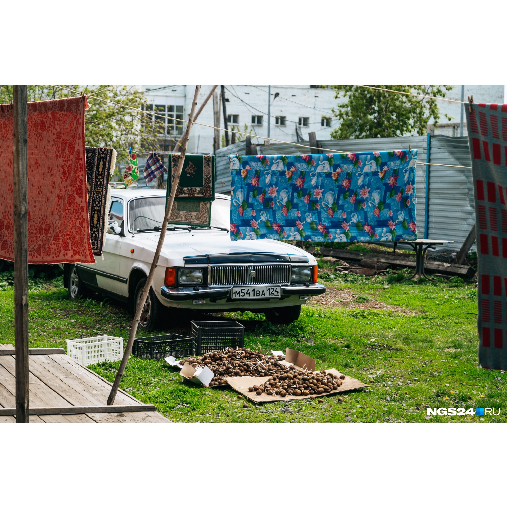 До этого дома за подстанцией скорой помощи на 4 хозяев дошел снос и остановился До этого дома за подстанцией скорой помощи на 4 хозяев дошел снос и остановился 