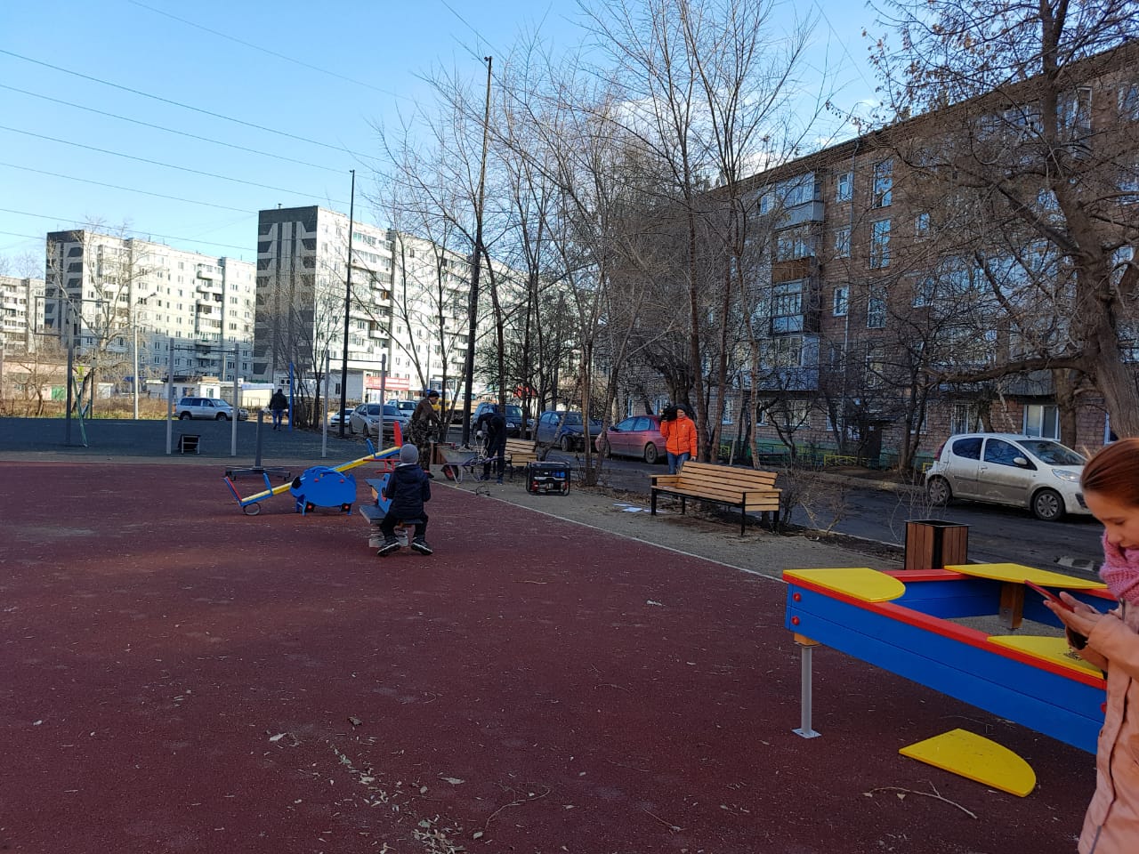 «Здесь убиться можно!»: жители и депутаты возмущены новым сквером на улице Краснофлотской