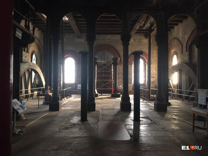 Система очистных сооружений Crossness Pumping Station появилась в 1865 году. Сейчас в ее помещениях расположен музей истории канализации Лондона Система очистных сооружений Crossness Pumping Station появилась в 1865 году. Сейчас в ее помещениях расположен музей истории канализации Лондона