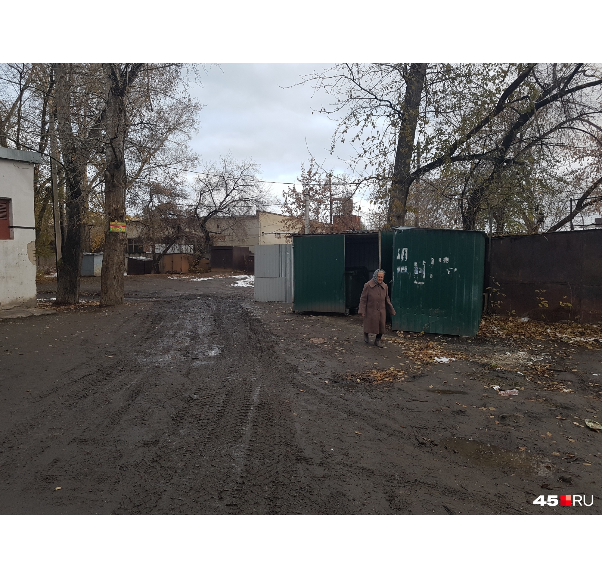 Главная проблема дворов и улиц — грязь. Только с улицы Омской за два дня дорожники вывезли 478 тонн грунта Главная проблема дворов и улиц — грязь. Только с улицы Омской за два дня дорожники вывезли 478 тонн грунта