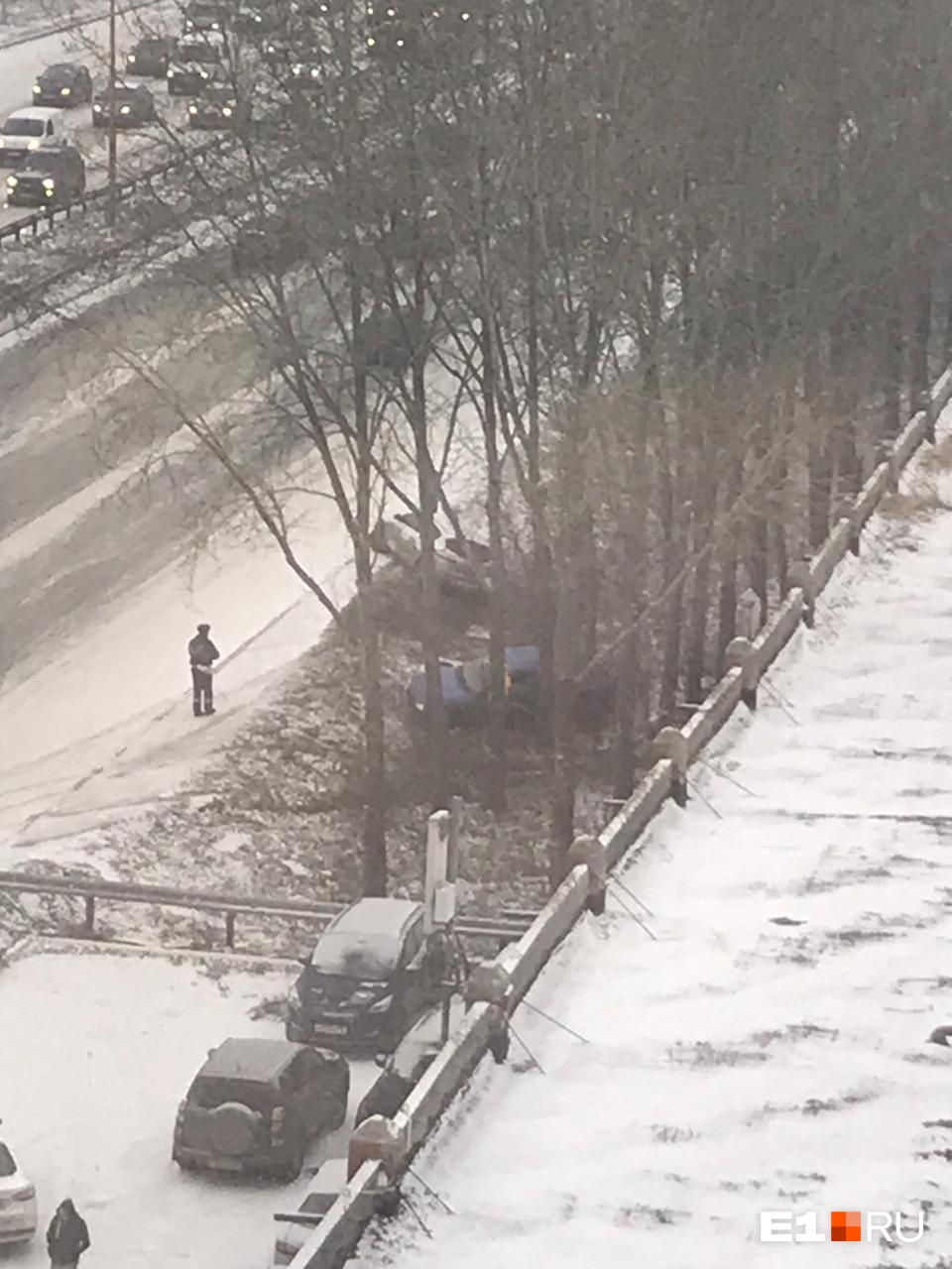 А в нескольких метрах — уже другое ДТП А в нескольких метрах — уже другое ДТП