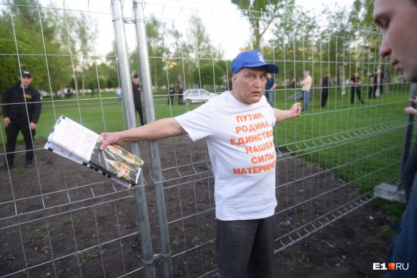 Вадим Панкратов получил прозвище Дед-пикет за регулярные посещения митингов в Екатеринбурге Вадим Панкратов получил прозвище Дед-пикет за регулярные посещения митингов в Екатеринбурге 