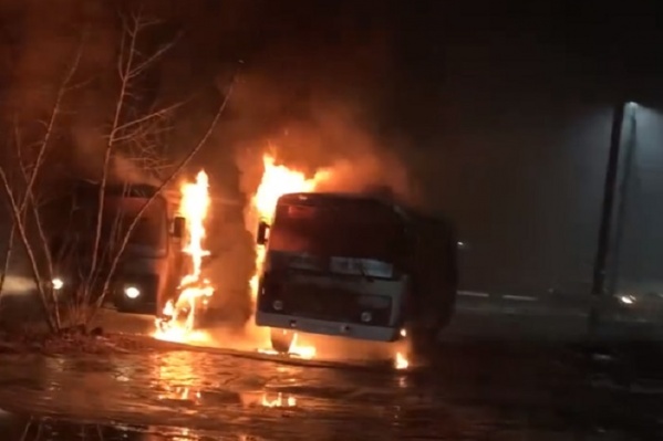 Автобусы выгорели полностью Автобусы выгорели полностью