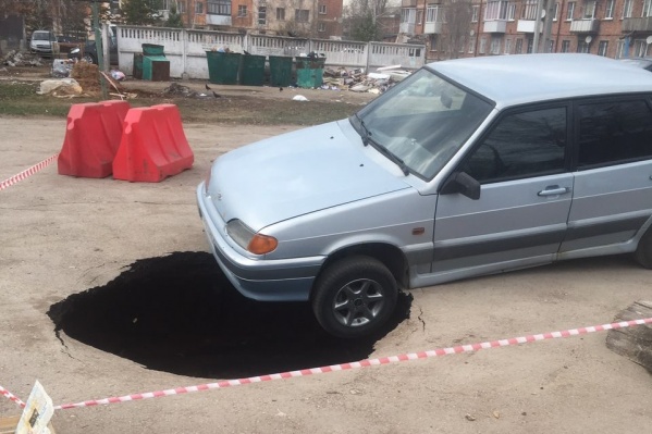 Еще немного, и автомобиль полностью «ушел» бы в «черную дыру» Еще немного, и автомобиль полностью «ушел» бы в «черную дыру»