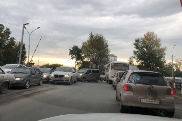 Новосибирцы попали в пробку на перекрёстке Новосибирцы попали в пробку на перекрёстке