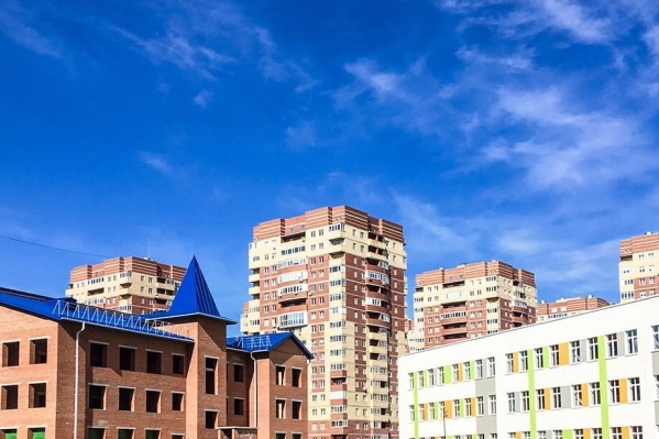 В этом году рядом с недостроенным детским садом на улице Бориса Житкова открылась новая школа В этом году рядом с недостроенным детским садом на улице Бориса Житкова открылась новая школа