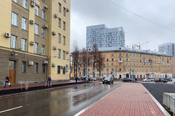 Работы по благоустройству улицы еще продолжаются Работы по благоустройству улицы еще продолжаются 