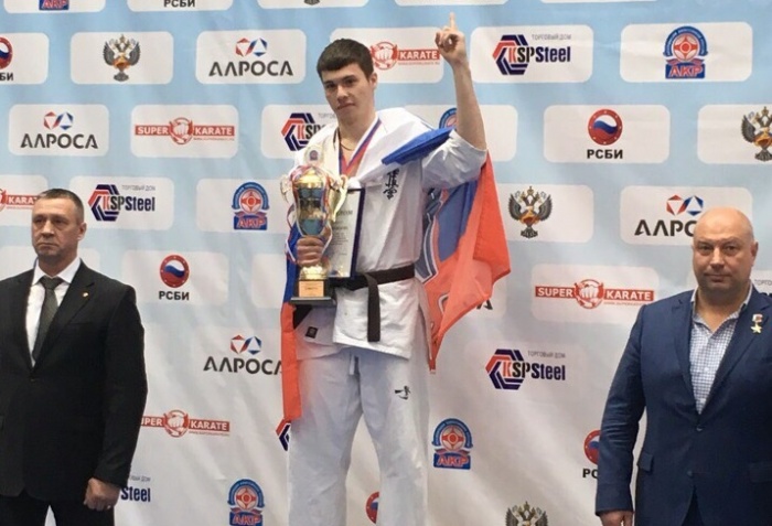 Спортсмену присудили поражение из-за захвата рукой Спортсмену присудили поражение из-за захвата рукой