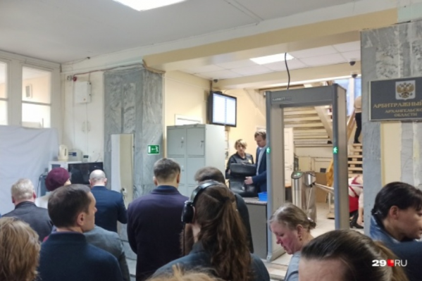 На судебные заседания по делу «Технопарка» и администрации Ленского района приходят десятки человек На судебные заседания по делу «Технопарка» и администрации Ленского района приходят десятки человек