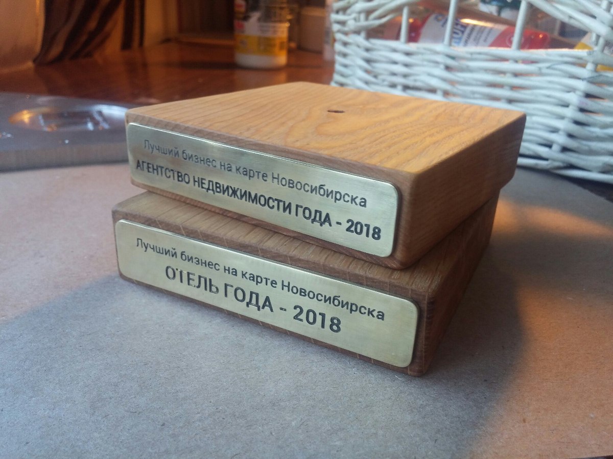 Основание из дерева: 100х100х25 миллиметров Основание из дерева: 100х100х25 миллиметров